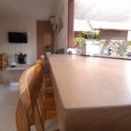 Mayeka Transit Hostel Bandara Internasional Lombok 프라야 외부 사진