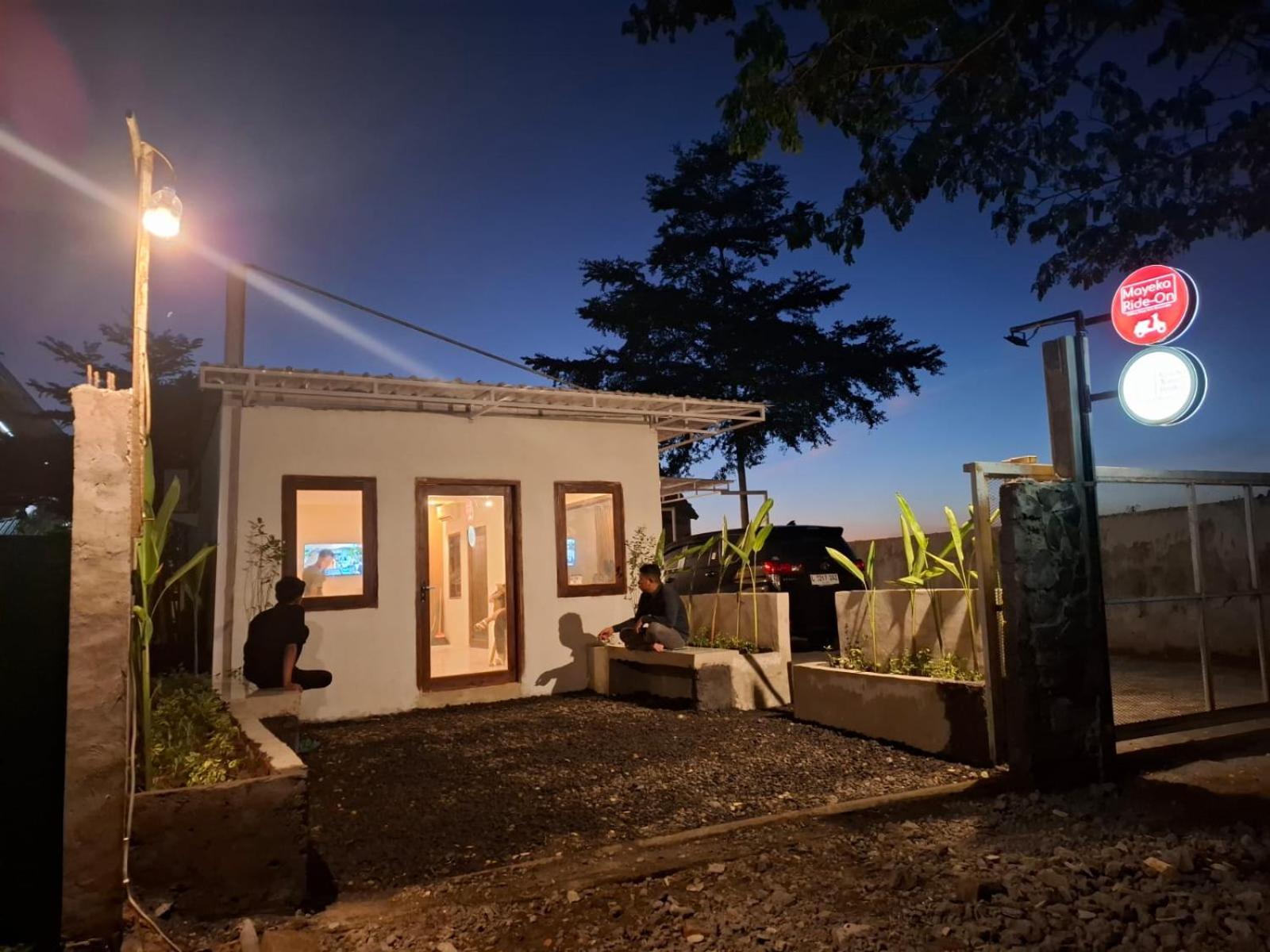 Mayeka Transit Hostel Bandara Internasional Lombok 프라야 외부 사진