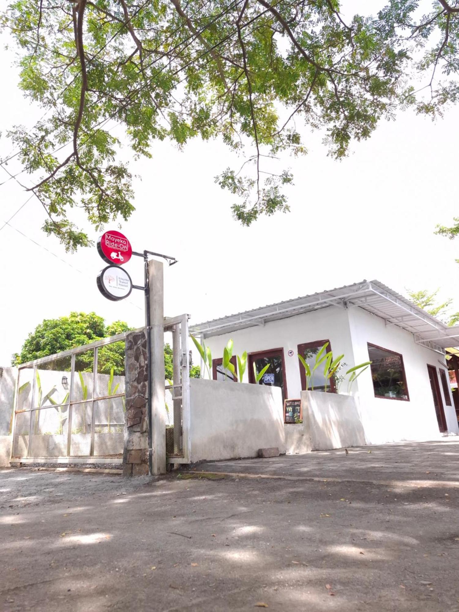 Mayeka Transit Hostel Bandara Internasional Lombok 프라야 외부 사진