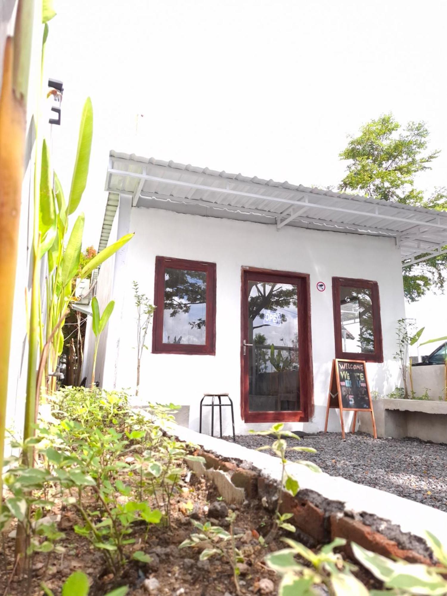 Mayeka Transit Hostel Bandara Internasional Lombok 프라야 외부 사진