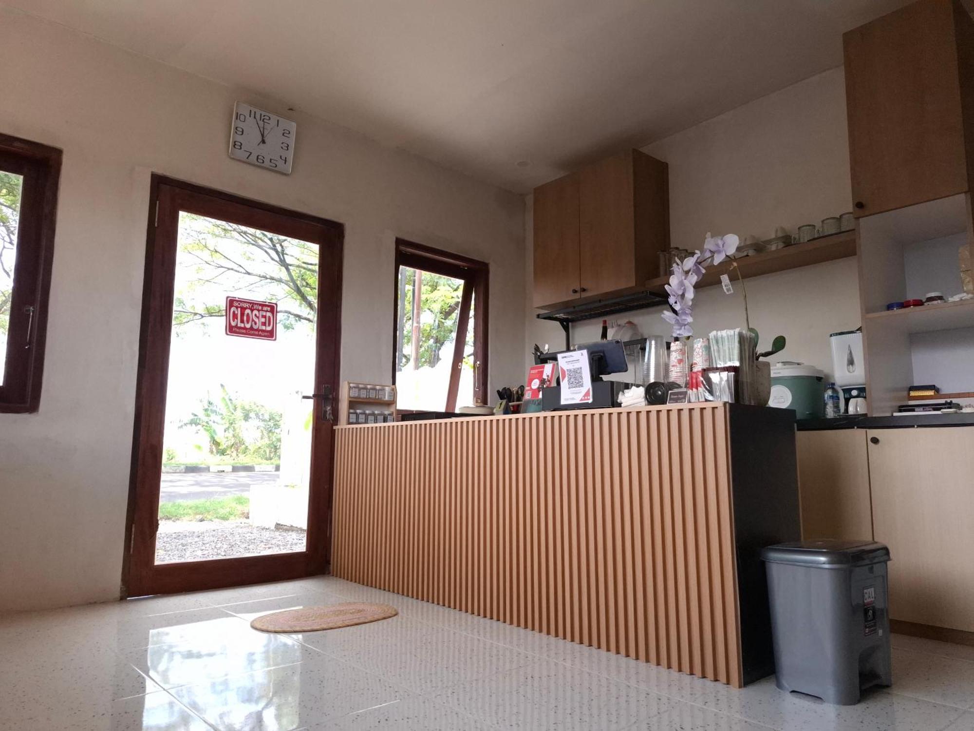 Mayeka Transit Hostel Bandara Internasional Lombok 프라야 외부 사진