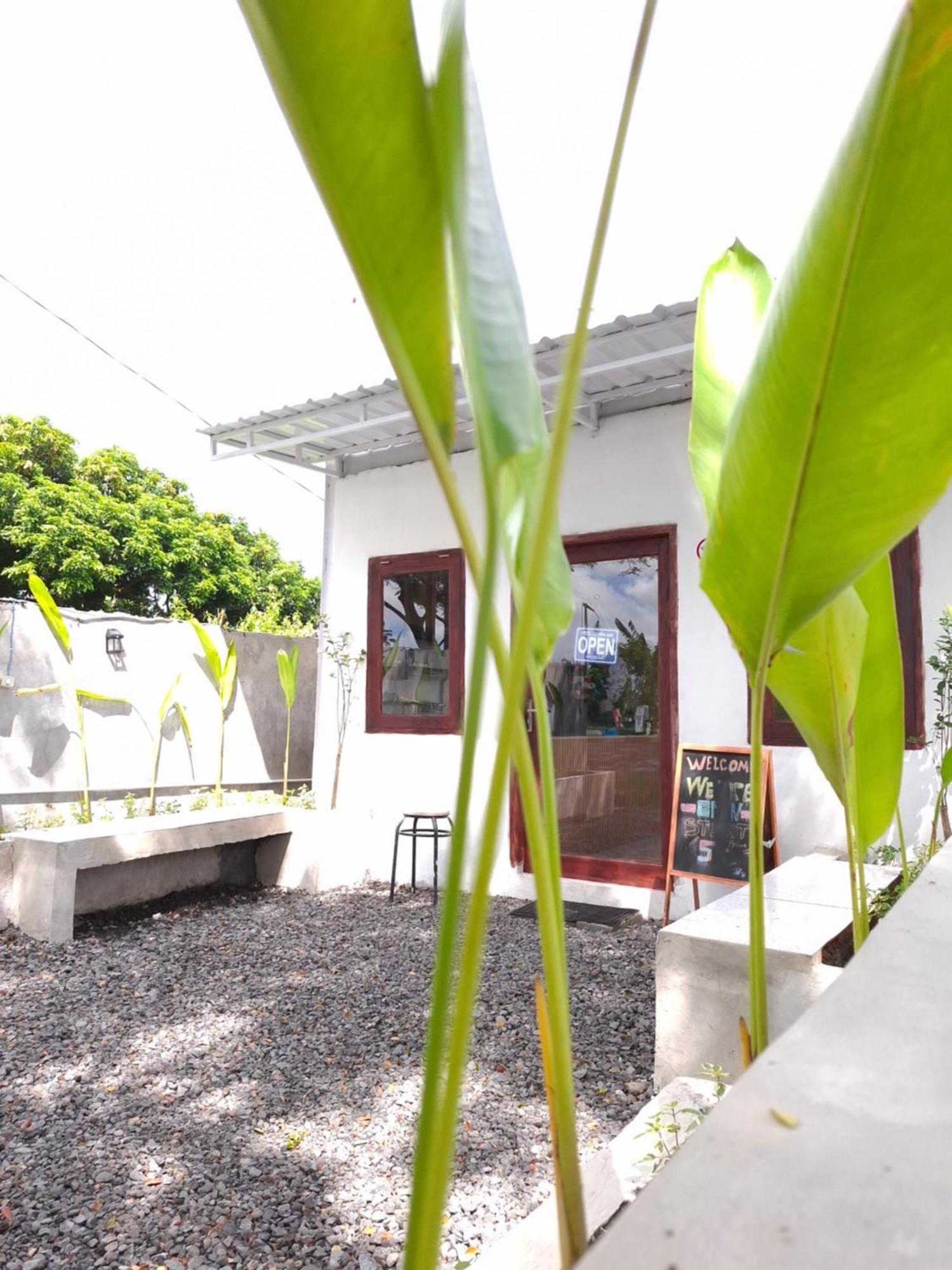 Mayeka Transit Hostel Bandara Internasional Lombok 프라야 외부 사진